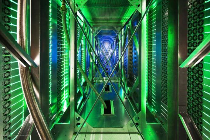 IMAGINI IN PREMIERA cu serverele Google! Intra in lumea INTERNETULUI! GALERIE FOTO + VIDEO2