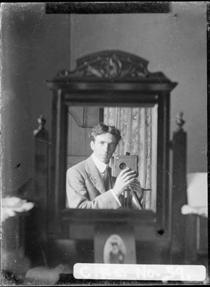 IMAGINI DE COLECTIE! Cele mai vechi SELFIE-uri din ISTORIE!19