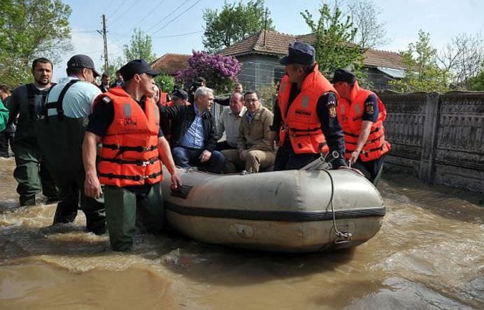 TOP 10 POZE care prezinta PENIBILUL la INUNDATIILE din Romania!7