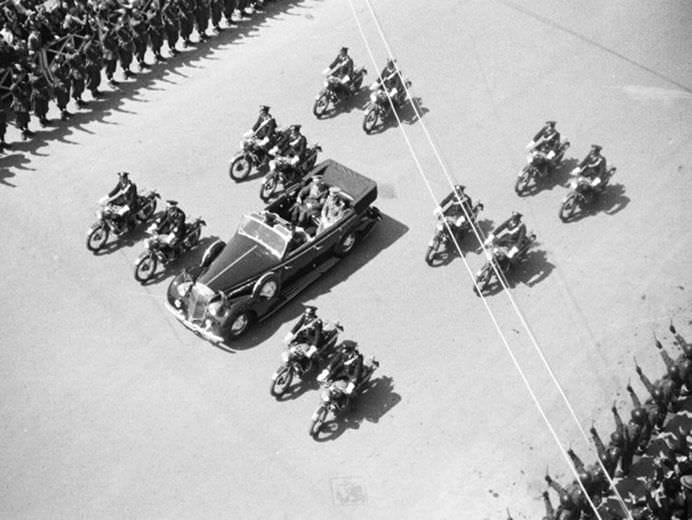 IMAGINI DE COLECTIE cu HITLER, descoperite de un fotograf in Virginia!1