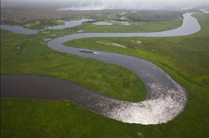 IMAGINI INCREDIBILE cu SATELE PLUTITOARE din MLASTINILE AMAZONULUI!1