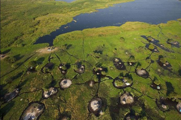 IMAGINI INCREDIBILE cu SATELE PLUTITOARE din MLASTINILE AMAZONULUI!9