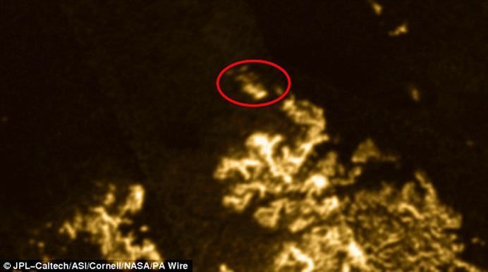 FENOMEN MISTERIOS pe unul dintre satelitii lui Saturn! O insula magica a disparut fara urma! VIDEO1
