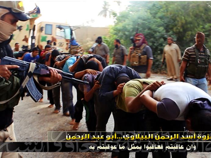 IMAGINI SOCANTE cu executiile a zeci de militari irakieni capturati de gruparea SIIL, afiliata AL-QAIDA!2