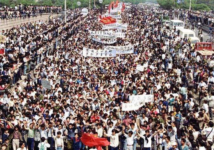 Nu se va uita niciodata! S-au implinit 25 de ani de la MASACRUL DIN PIATA TIANANMEN! FOTO + VIDEO3