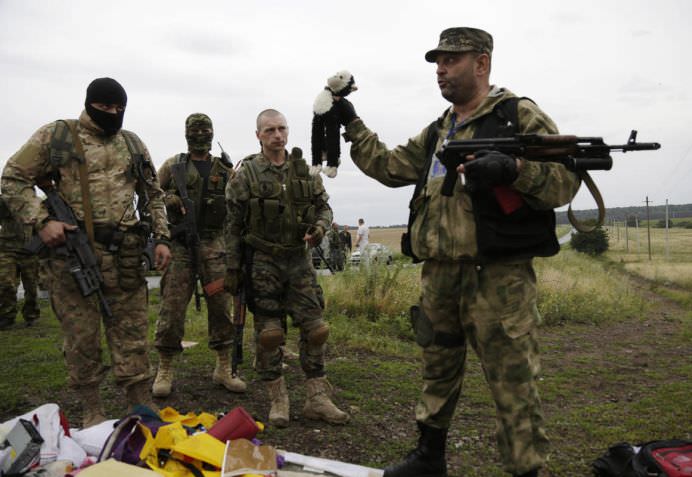 IMAGINI DRAMATICE cu AVIONUL Malaysia Airlines DOBORAT in UCRAINA! FOTO14