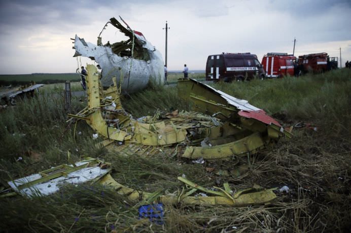 IMAGINI DRAMATICE cu AVIONUL Malaysia Airlines DOBORAT in UCRAINA! FOTO