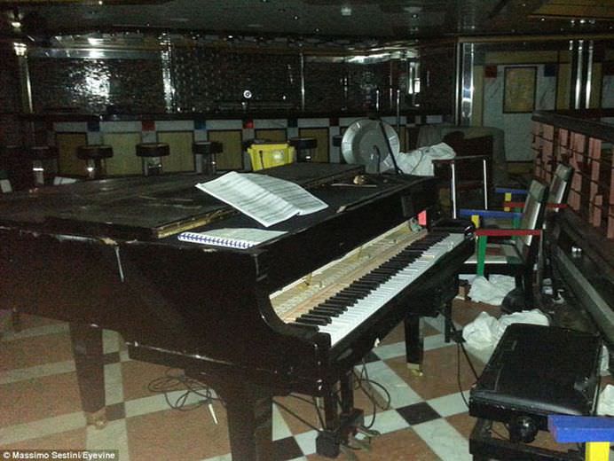IMAGINI INFRICOSATOARE cu MORMANTUL SCUFUNDAT! Cum arata interiorul epavei Costa Concordia! FOTO + VIDEO1