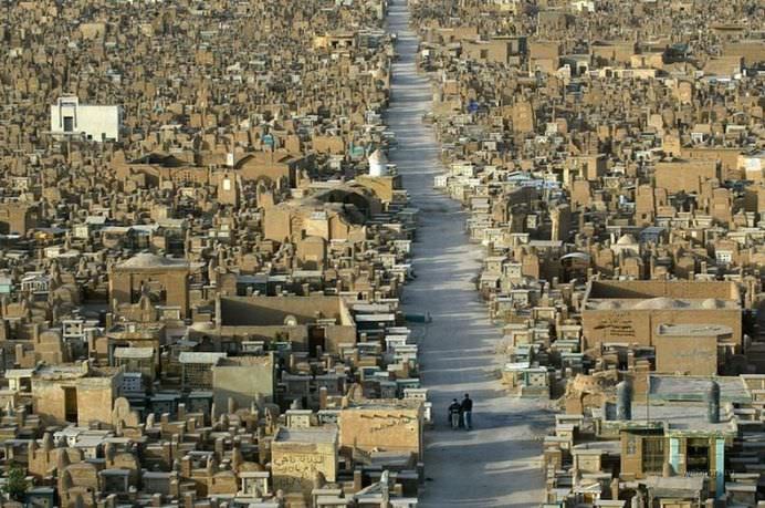 IMAGINI RARE cu cel mai mare cimitir din lume Wadi al-Salam! FOTO + VIDEO3