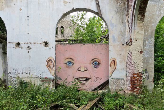 IMAGINI REALISTE cu desene graffiti care interactioneaza direct cu NATURA!24