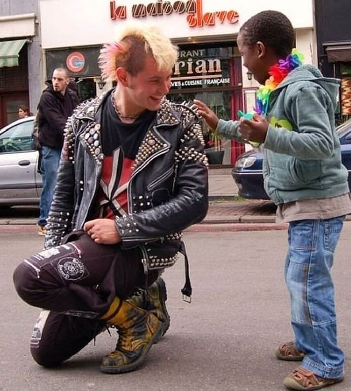 IMAGINI cu un puternic IMPACT EMOTIONAL ce redau UMANITATEA PURA pierduta in ziua de azi!8