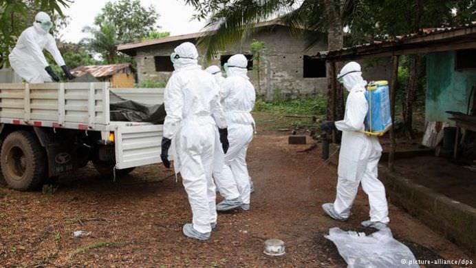 IMAGINI DE GROAZA care arata suferinta oamenilor infectati cu virusul EBOLA!10