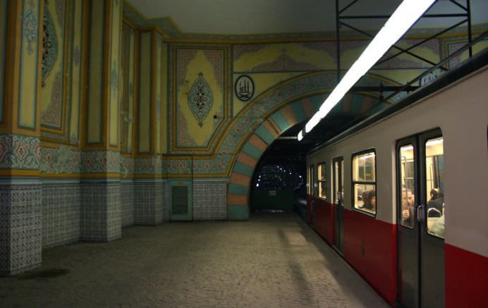 IMAGINI DESPRINSE de pe alt PAMANT! Incursiune in cele mai frumoase 30 de STATII DE METROU din lume!20