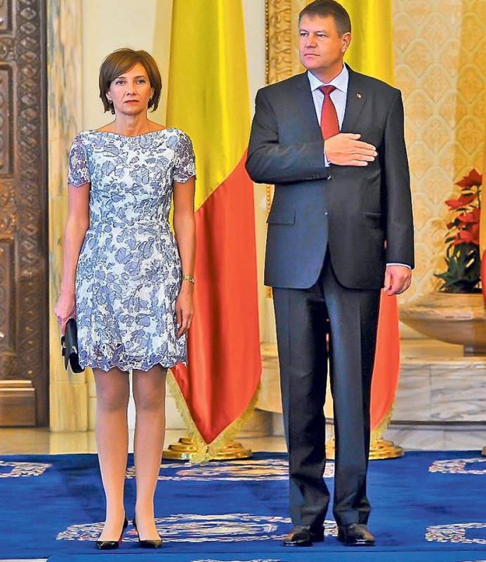 De unde a cumparat-o si cat valoreaza controversata rochie a Primei Doamne a Romaniei!2