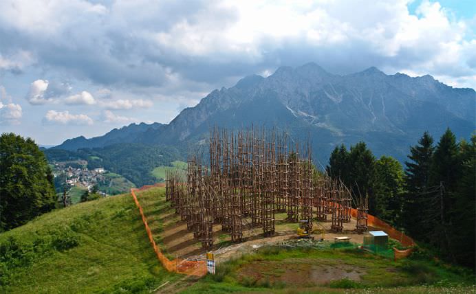 IMAGINI MONUMENTALE cu un adevarat TEMPLU in crestere! Cum arata CATEDRALA VERDE de la poalele Muntelui Arera!1
