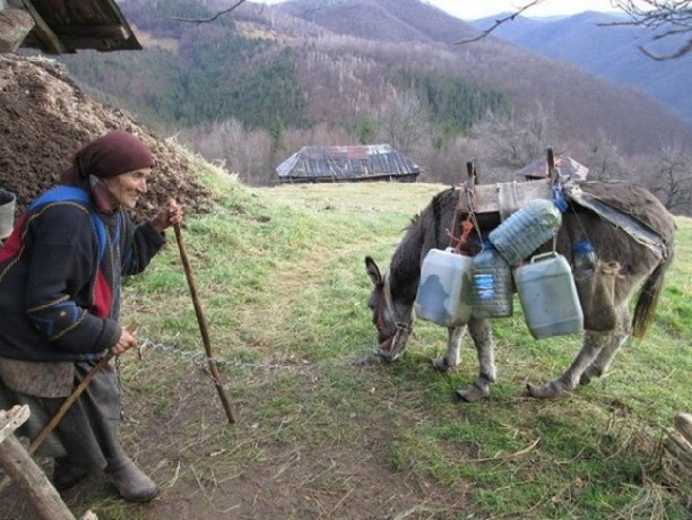 O romanca duce o VIATA DE SFANT, departe de civilizatie! GALERIE FOTO7